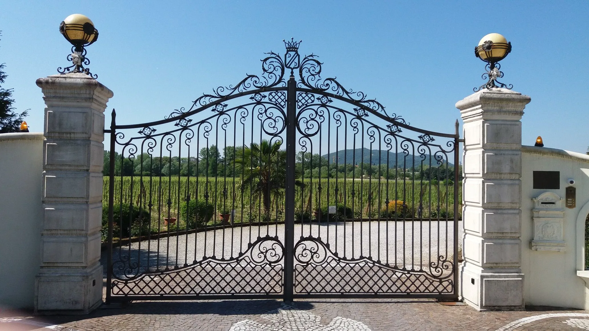 Cancello in ferro a fasce a Parma