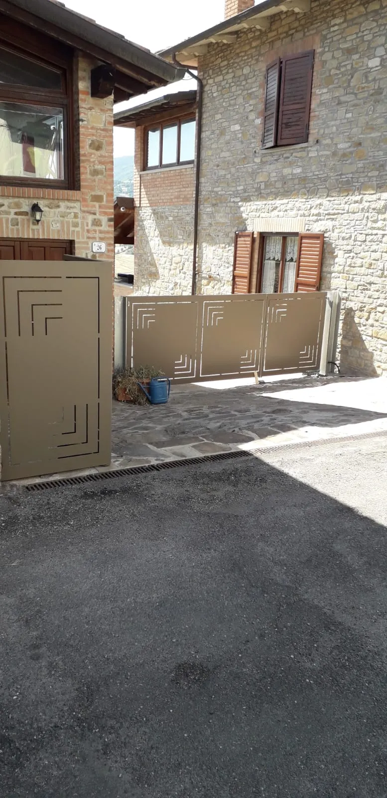 Cancello di ingresso manuale a Langhirano, Parma